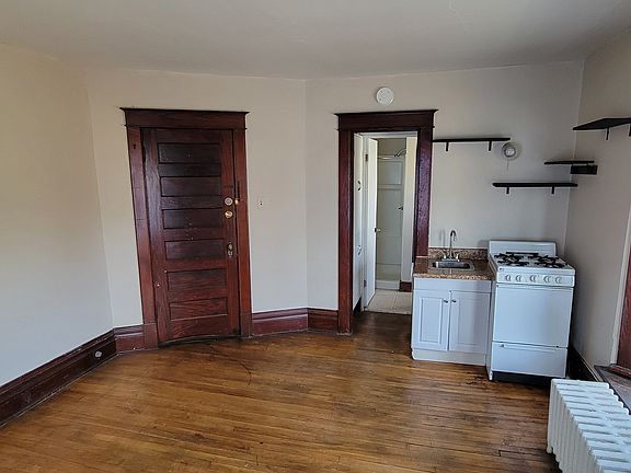 2nd image of 925 Burnett Ave Unit 5