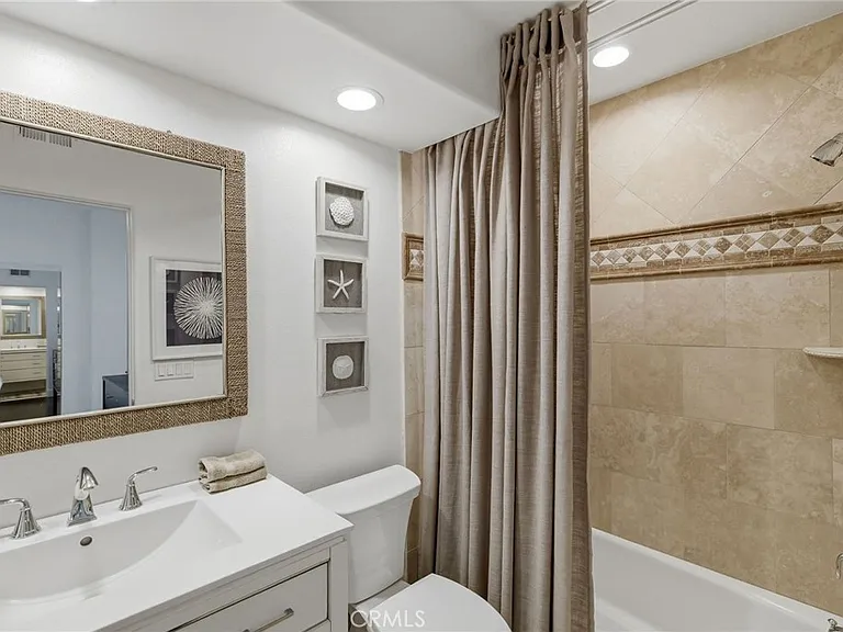 720 Manhattan Beach Blvd — Photo 39