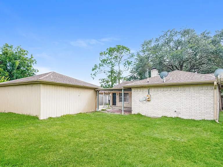 6610 Rowell Ct — Photo 18