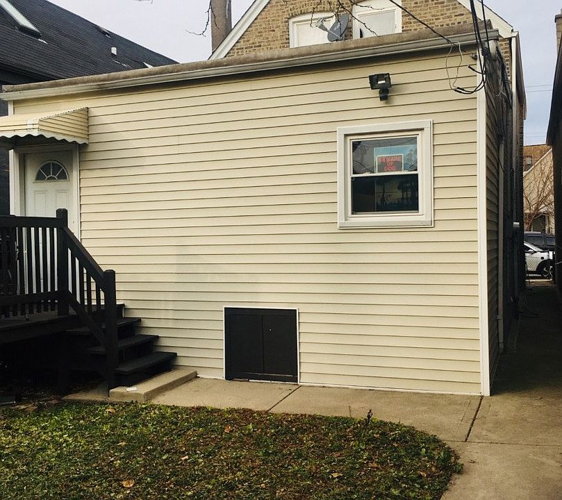 2nd image of 3041 W Diversey Ave