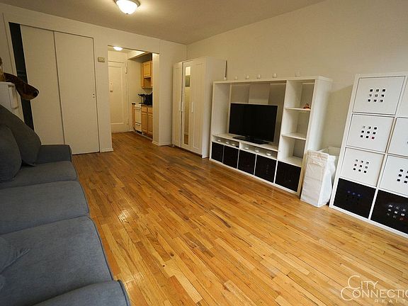 4th image of 515 E 6th St APT D8