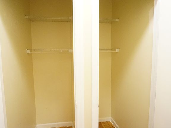 5th image of 3422 Knox Pl APT 4E