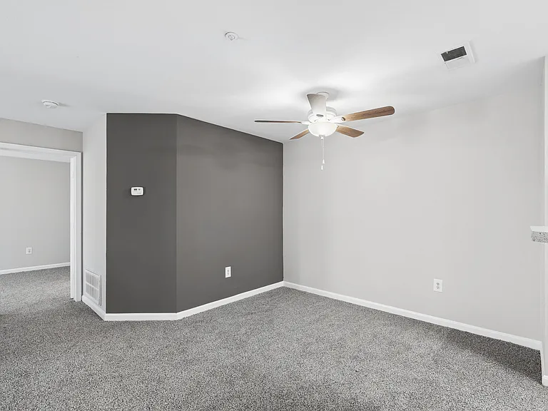 Highland Commons Apartments — Photo 27