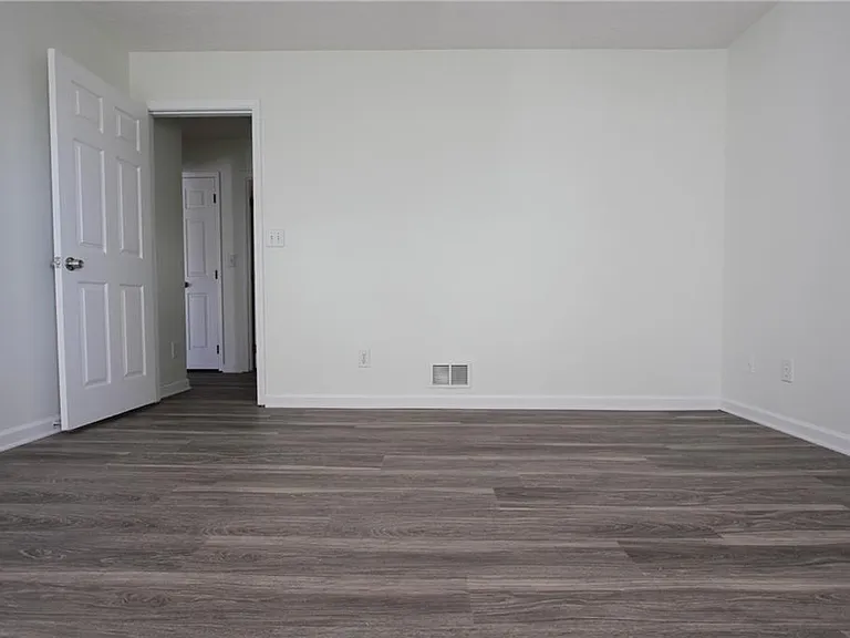 818 Springlake Rd — Photo 22