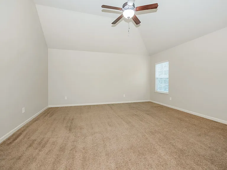 917 Piedmont Dr — Photo 11