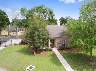 17476 Meadow Ridge Cir, Prairieville, LA 70769