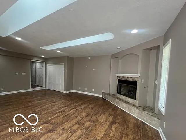 945 Fox Hill Dr — Photo 4