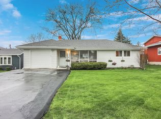 2412 Plum Tree Rd, Lindenhurst, IL 60046