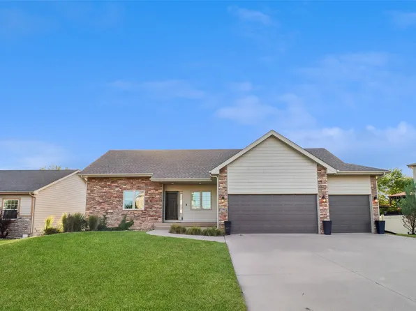 4486 NW 165th St, Clive, IA 50325