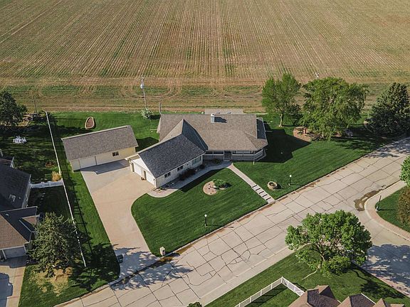 2nd image of 825 Madden Rd