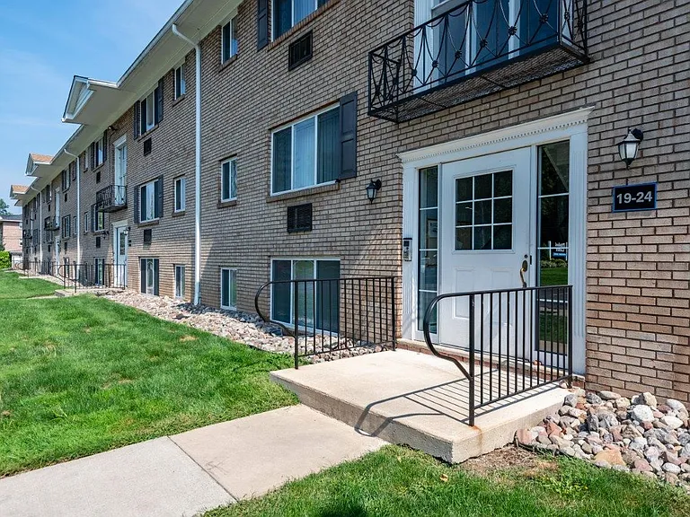 Pittsford Garden Apartment Homes — Photo 14