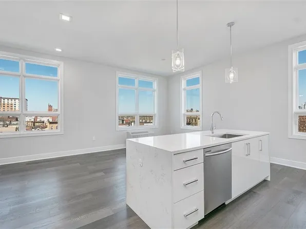 119 Peter Street image 1 of 15