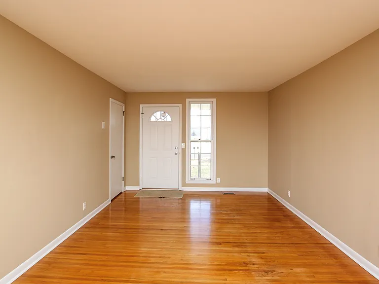 439B Capri Dr — Photo 8