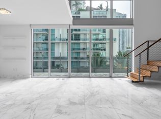 90 SW 3rd St, Miami, FL 33130
