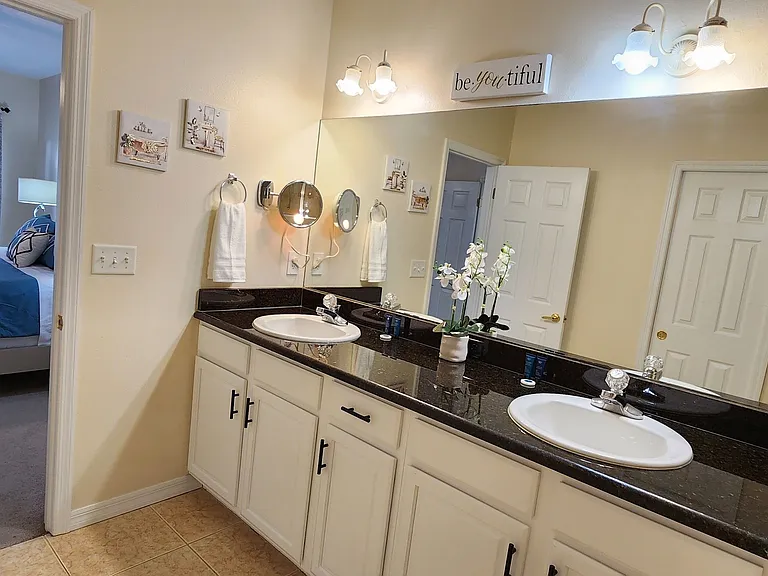 113 Kenwood Ave — Photo 23