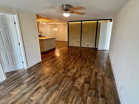 3rd image of 373 Waddell St