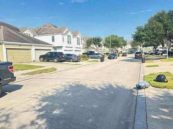 5th image of 16518 Pentonshire Ln