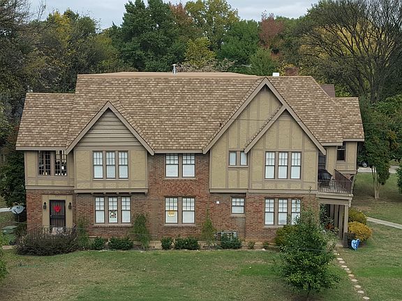 267-269 Hawthorne. Entry to 269L is on bottom left.