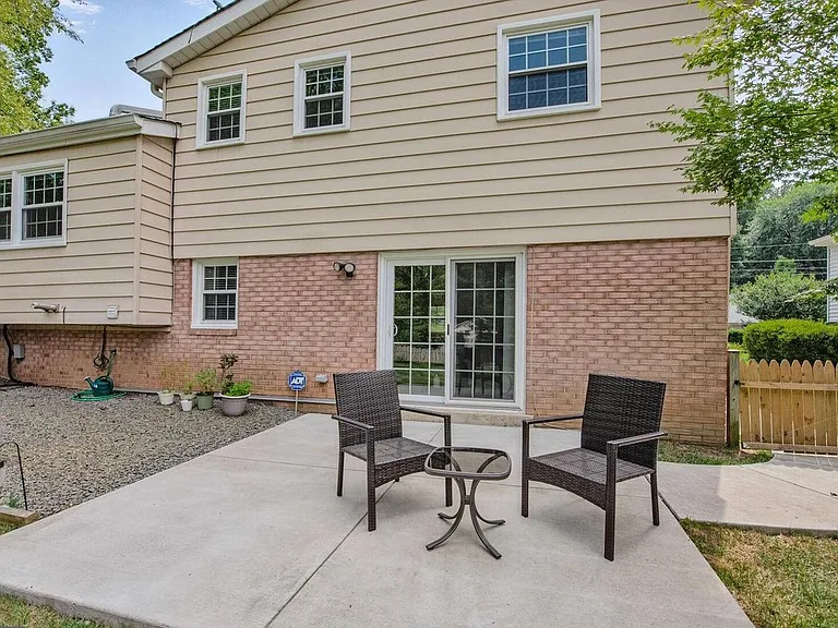 3512 Queen Anne Dr — Photo 32