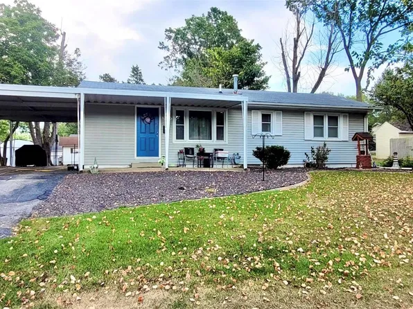 1235 Halls Ln, Hillsboro, IL 62049