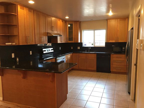 3rd image of 4695 Elmhurst Dr
