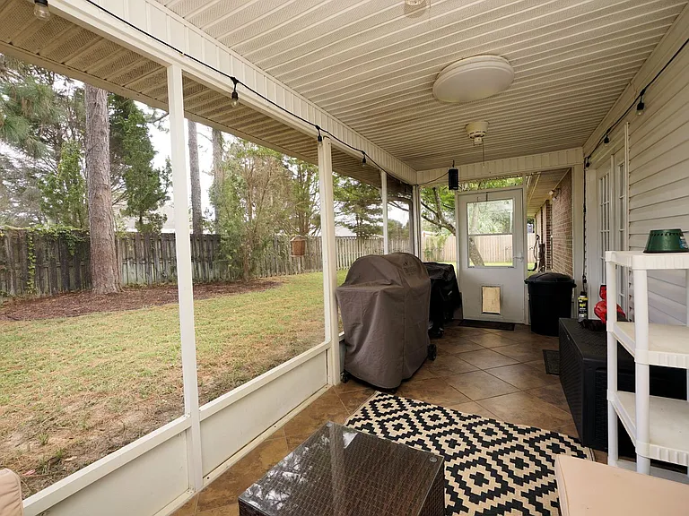 704 Becky Thatcher Ct — Photo 31
