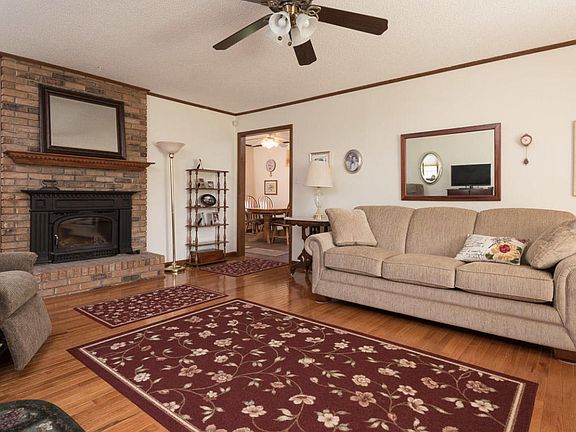 2nd image of 266 Pinecrest Cir