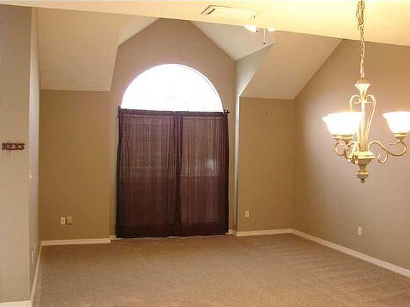 3rd image of 1354 Redwood Ln #D-2