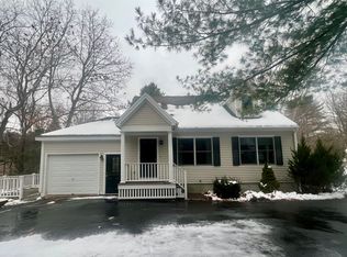 7 Apple Tree Ln, Cape Elizabeth, ME 04107