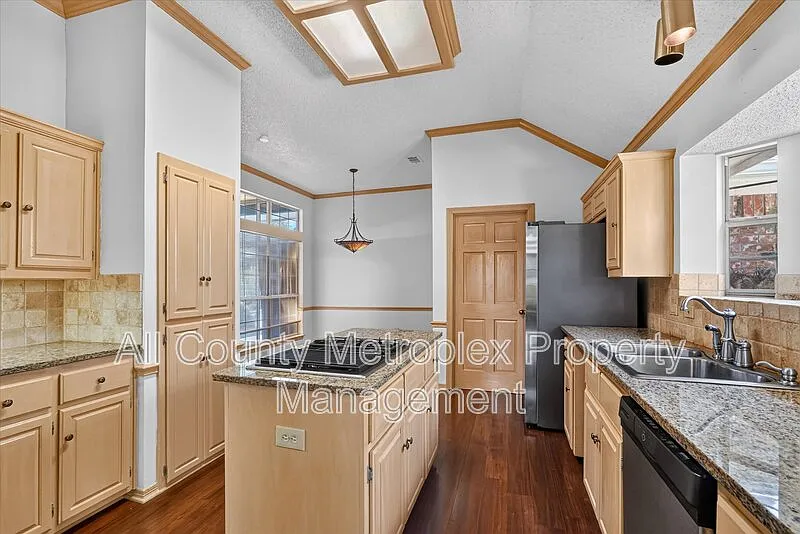 4 bed, 3.0 bath, 2408 sqft, $3,095 — Photo 3
