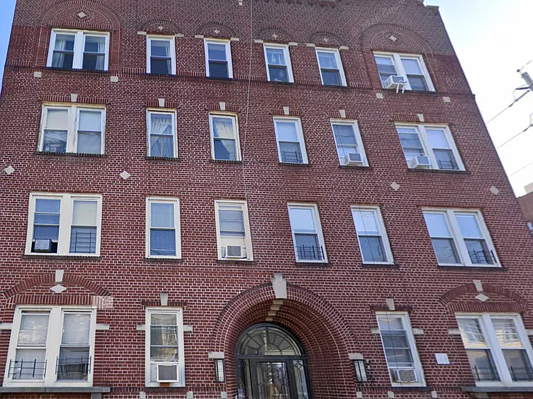 58-60 Van Reypen St #402A — Photo 1