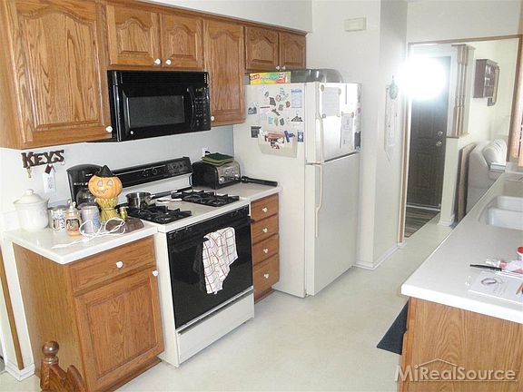 2nd image of 39843 Spitz Dr
