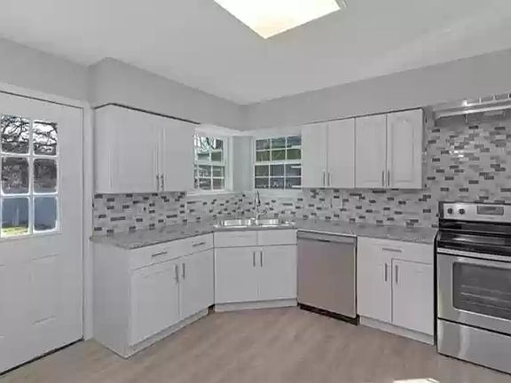 4th image of 8720 Odom Dr