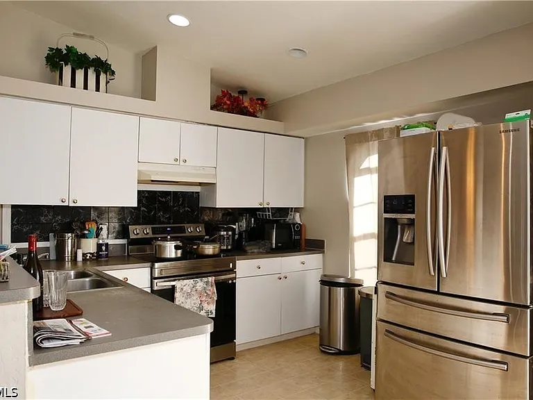 1809 SW Santa Barbara Pl — Photo 3