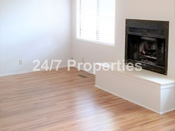 4th image of 16074 Lake Forest Blvd