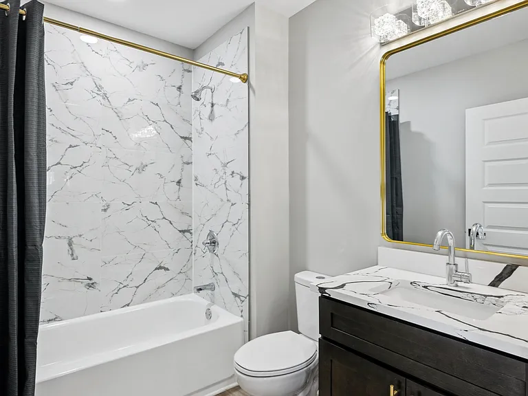 The Tucker Luxury Apartments — Photo 40