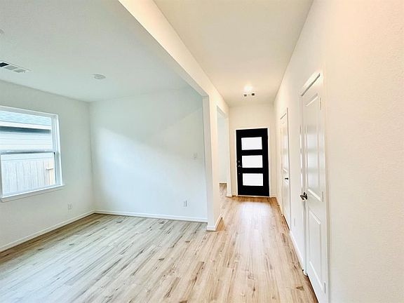 5th image of 7818 Skylark Heights Ln