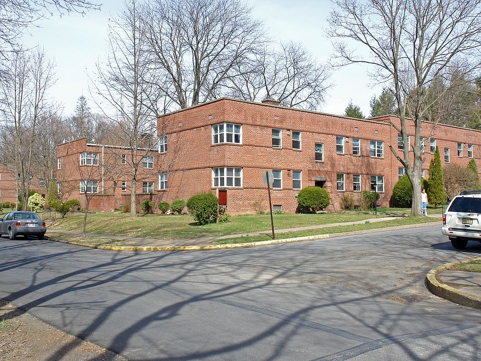 1st image of 825 Greenough St APT 1