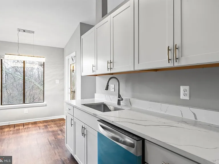 9553 Battery Heights Blvd #402 — Photo 10