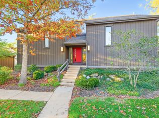 294 W Mallard Point #A, Barrington, IL 60010