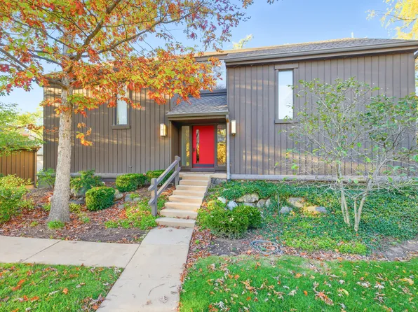 294 W Mallard Point #A, Barrington, IL 60010