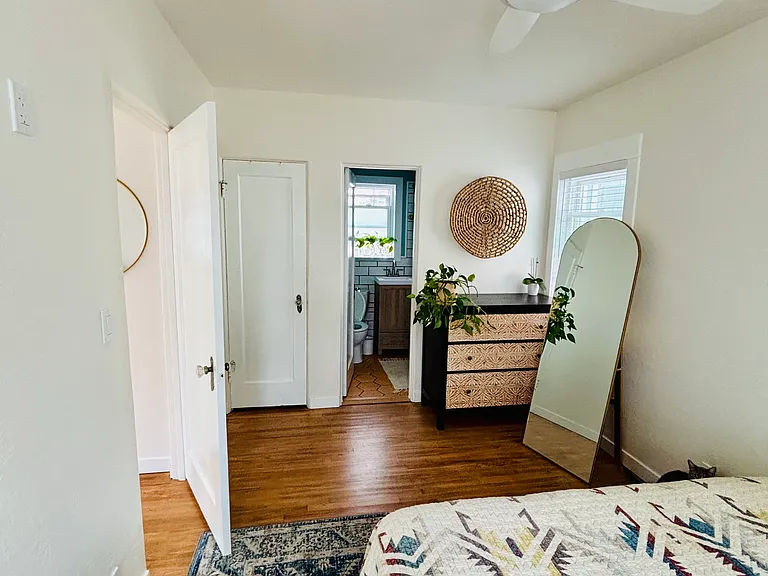 814-816 Niantic Ct — Photo 1