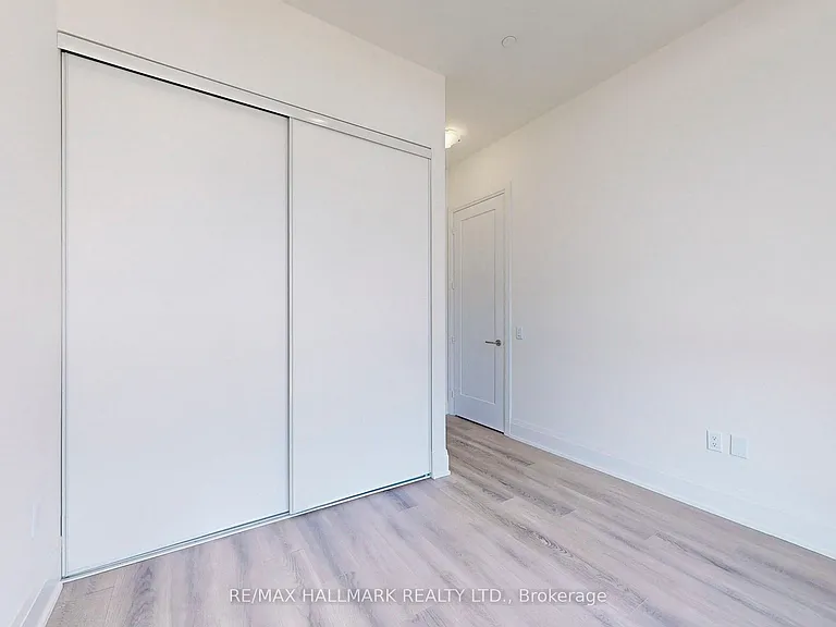 509 Dundas St W #806 — Photo 22