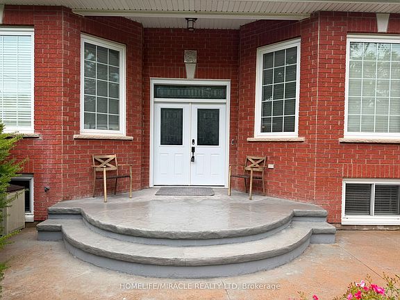 3rd image of 753 Welland Rd