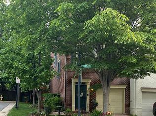 345 Helmuth Ln, Alexandria, VA 22304