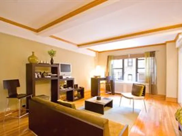 400 East 52nd Street image 1 of 4