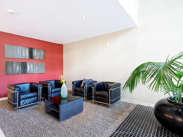 138 Somerset St W #203 — Photo 5