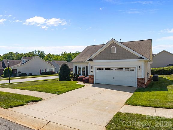 3rd image of 412 Garner Dr