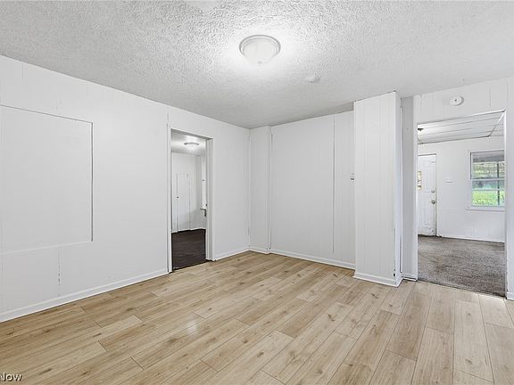 4th image of 229 E 1st St