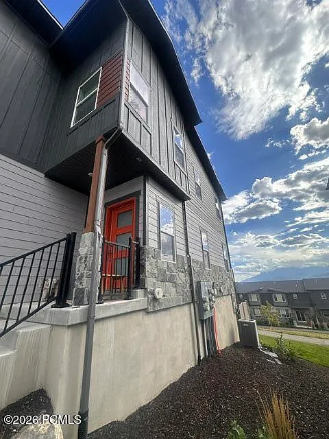 4 bed, 3.5 bath, 2775 sqft, $3,650 — Photo 4